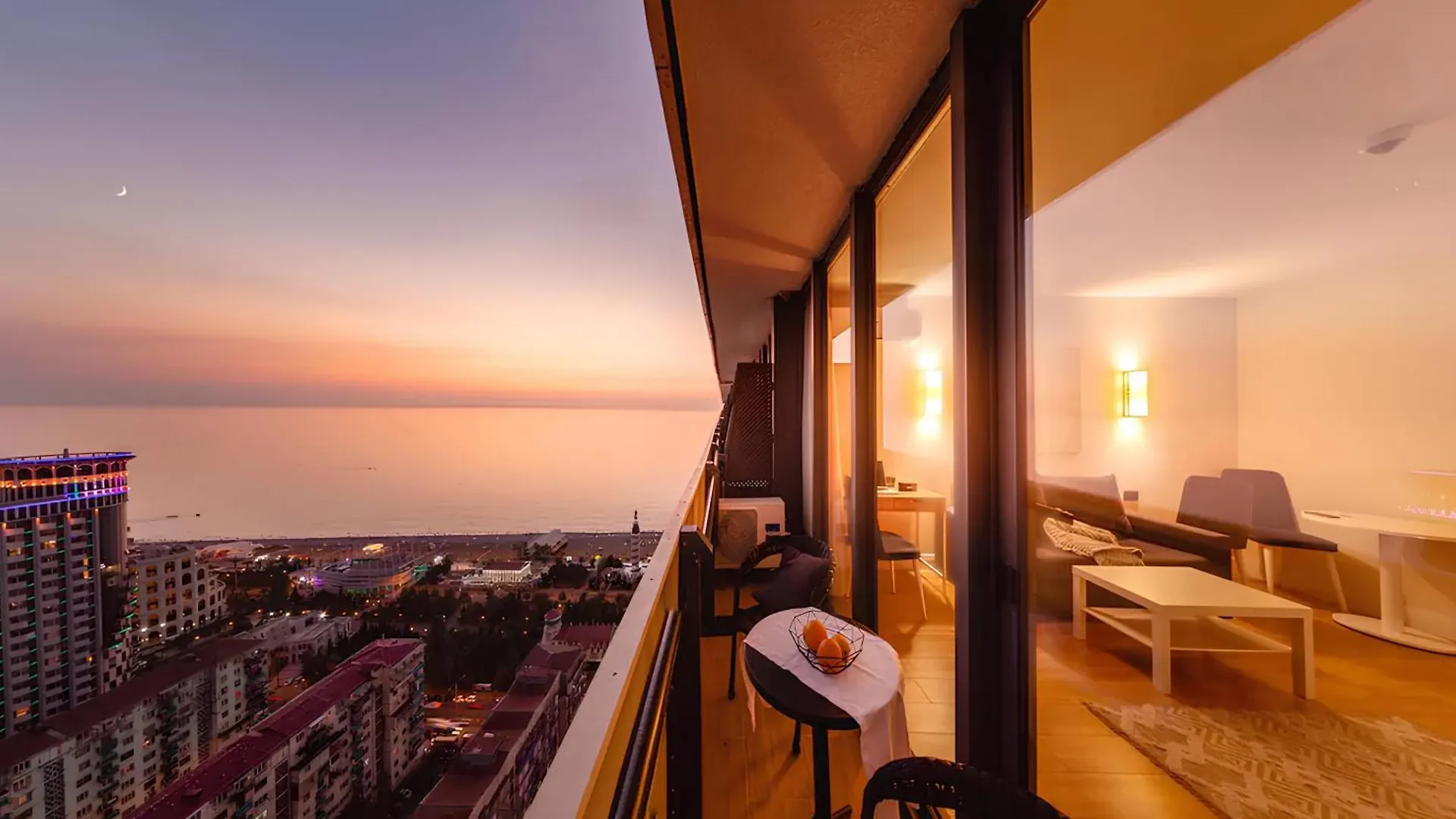 Seaview Suite With Panoramic View Batumi Apartmán